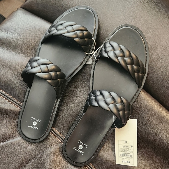 Shade & Shore Black Sandals - Picture 1 of 2
